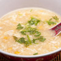 Sopa de pollo con maíz